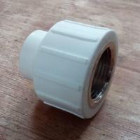 РР Муфта комб. 20х1/2 ВР д-20 